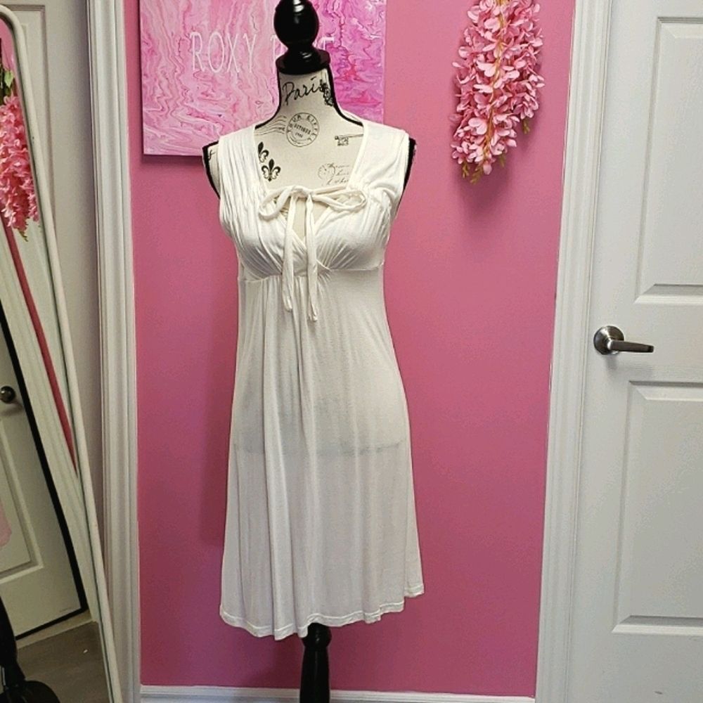 H&M 💕🖤Cream Sleeveless Dress